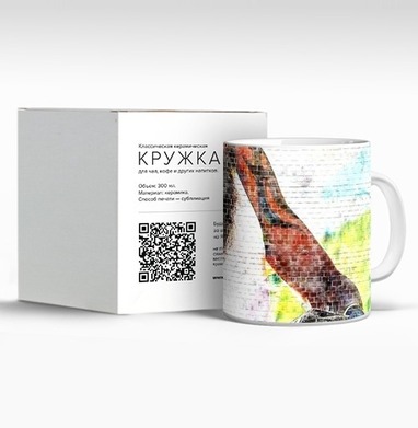 Мужчина в каске на подготовке к восхождению на фоне стены - STYLE DESIGN