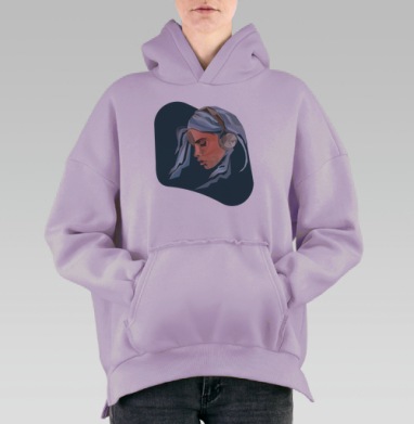 Девушка слушает музыку в наушниках на темном фоне, Hoodie Oversize Fiolet, утепленная